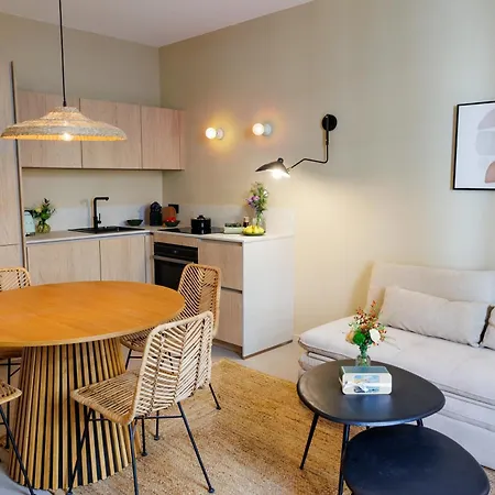 Cigale Verte Avec Terrasse Et Patio A 昂蒂布