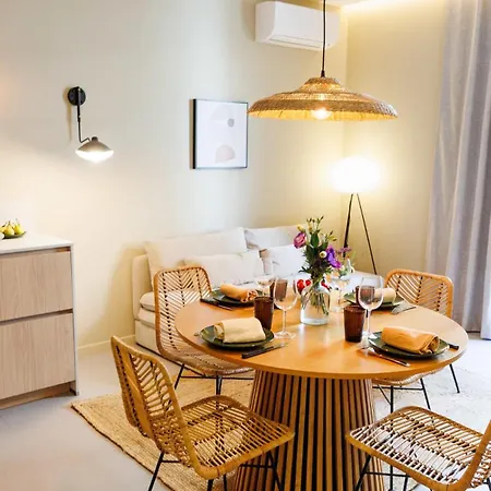 Cigale Verte Avec Terrasse Et Patio A アンティーブ